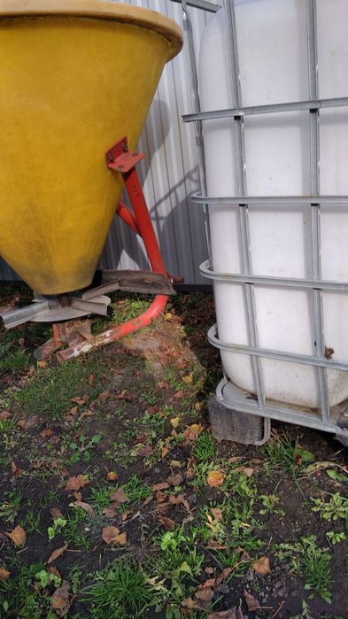 Продаю дископлуг ,оприскувач,лійку