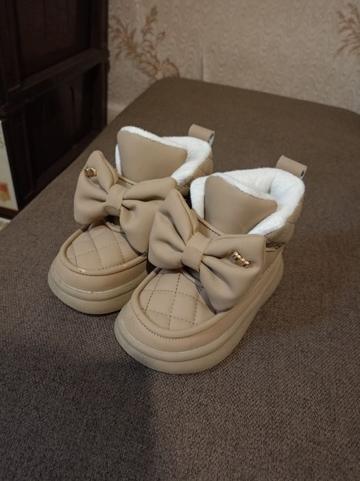 Взуття для дівчинки