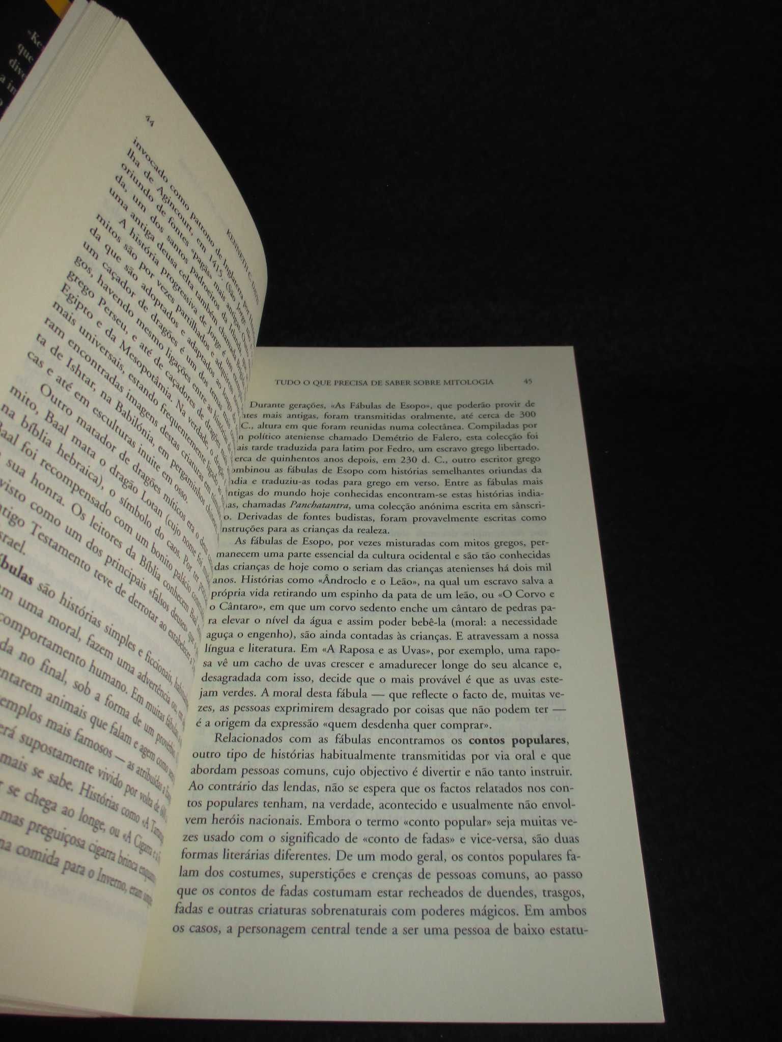Livro Tudo o que precisa de saber sobre mitologia Kenneth C. Davis