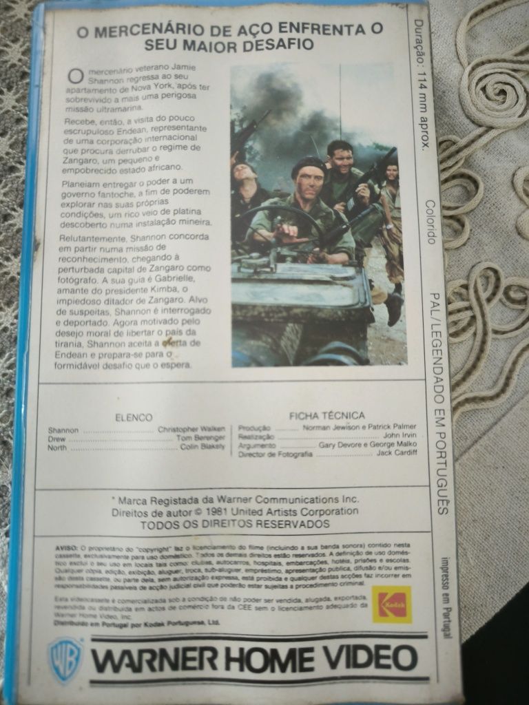 Vendo filme " Os cães de guerra" em formato vhs