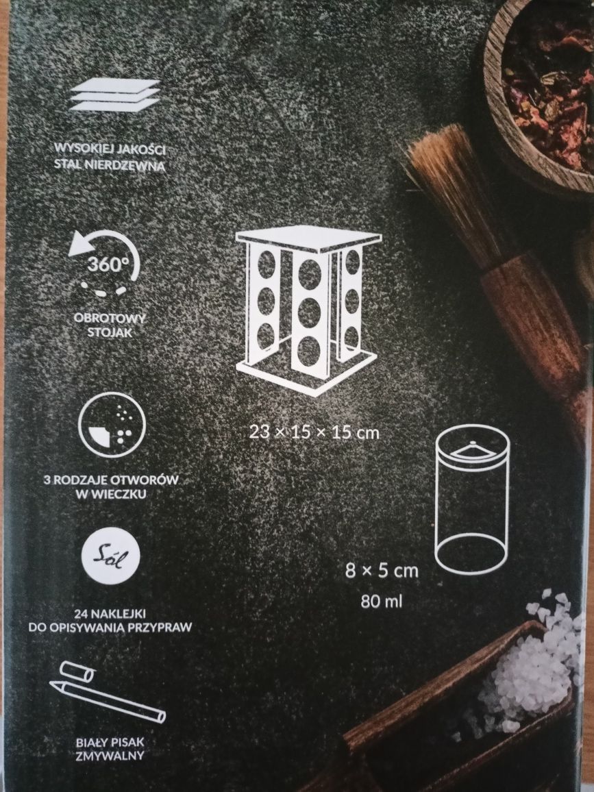 Bambusowy obrotowy stojak na przyprawy.