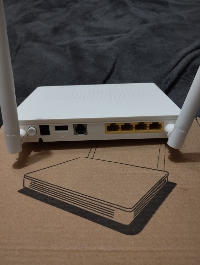 Роутер с оптическим входом. Huawei HG 8546M