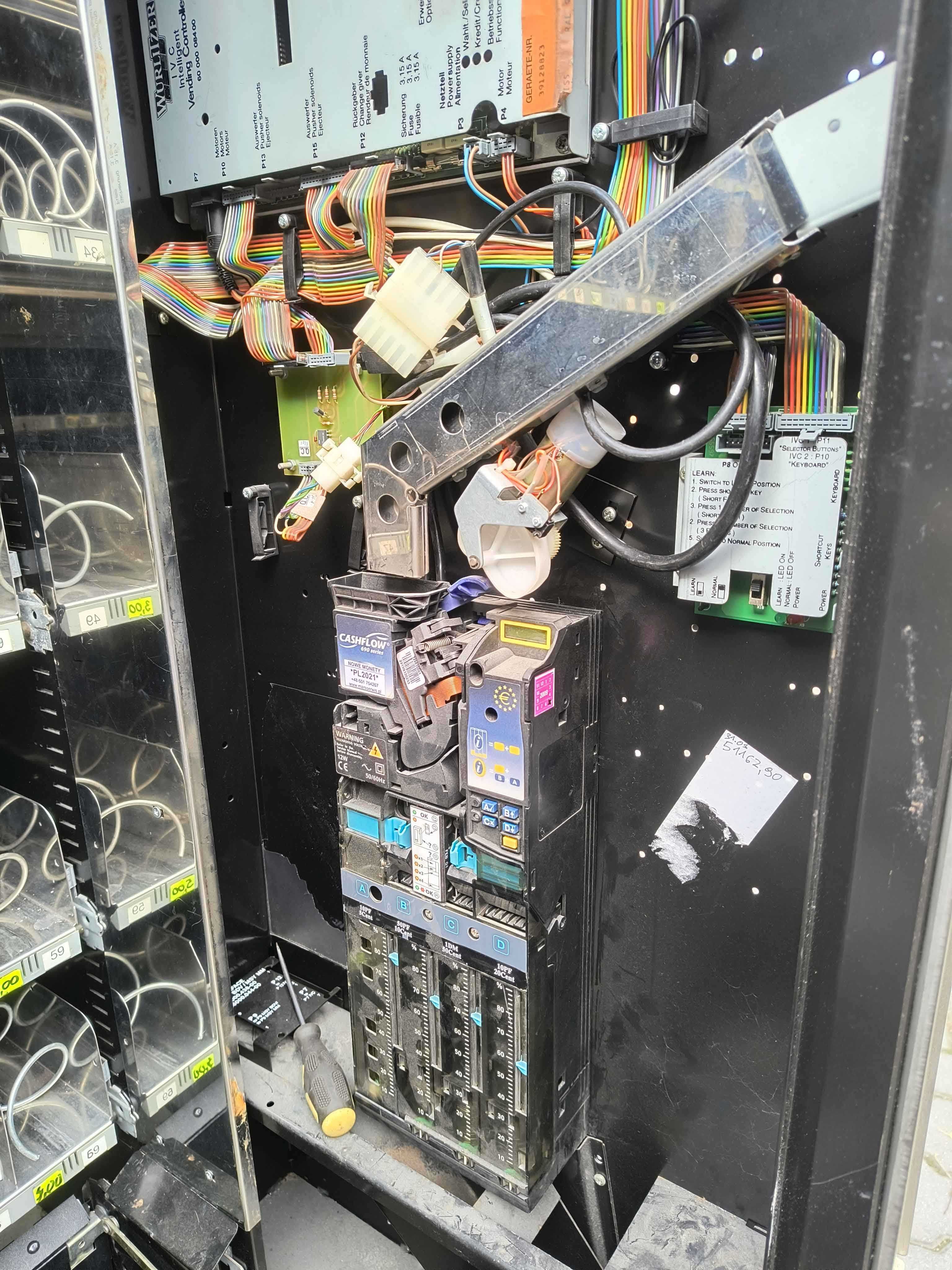 Automat sprzedający Vending Słodycze Przekąski Zimne napoje