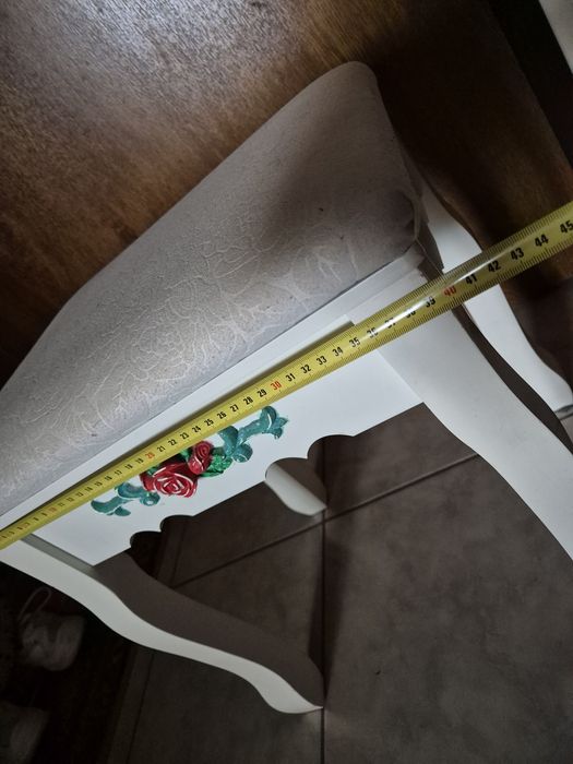Taboret do toaletki