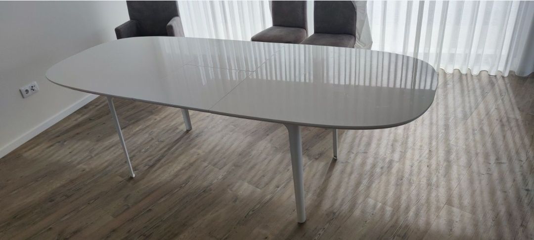 MESA EXTENSÍVEL oval Área 200/250 com comprimento