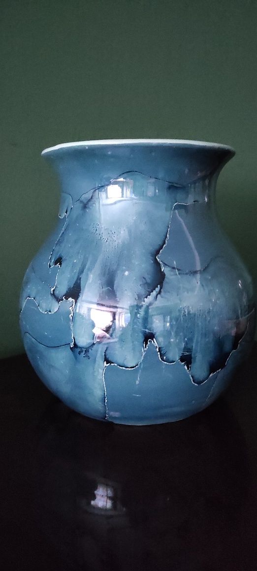 Elegancki wazon ceramiczny cieniowany w pięknych kolorach