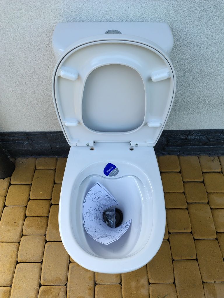 WC kompakt uniwersalnym super firmy Cersanit model Arteco z deską