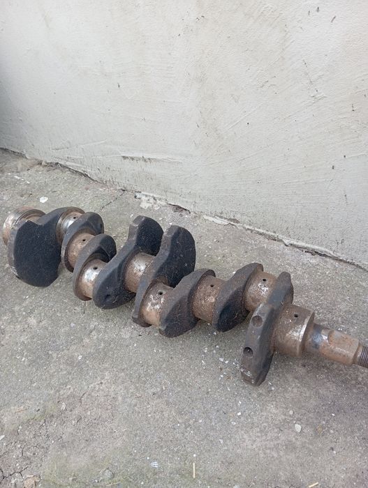 Продаю коленвал 2107 звоните договоримся.