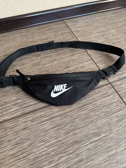 Бананка , сумка через плече nike, оригінал ідеальний стан