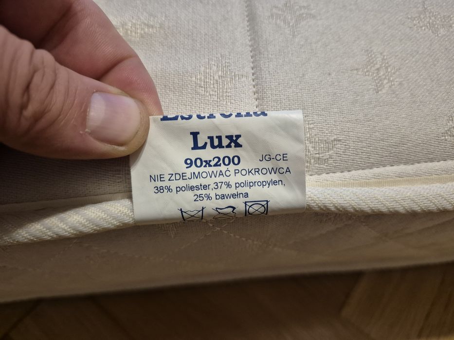 Łóżko młodzieżowe z materacem