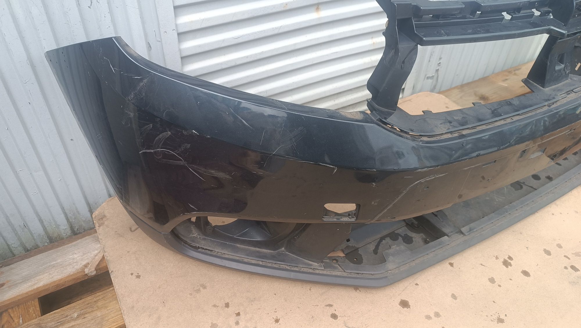 Vendo parachoque de frente Dacia Sandero ano 2014/15