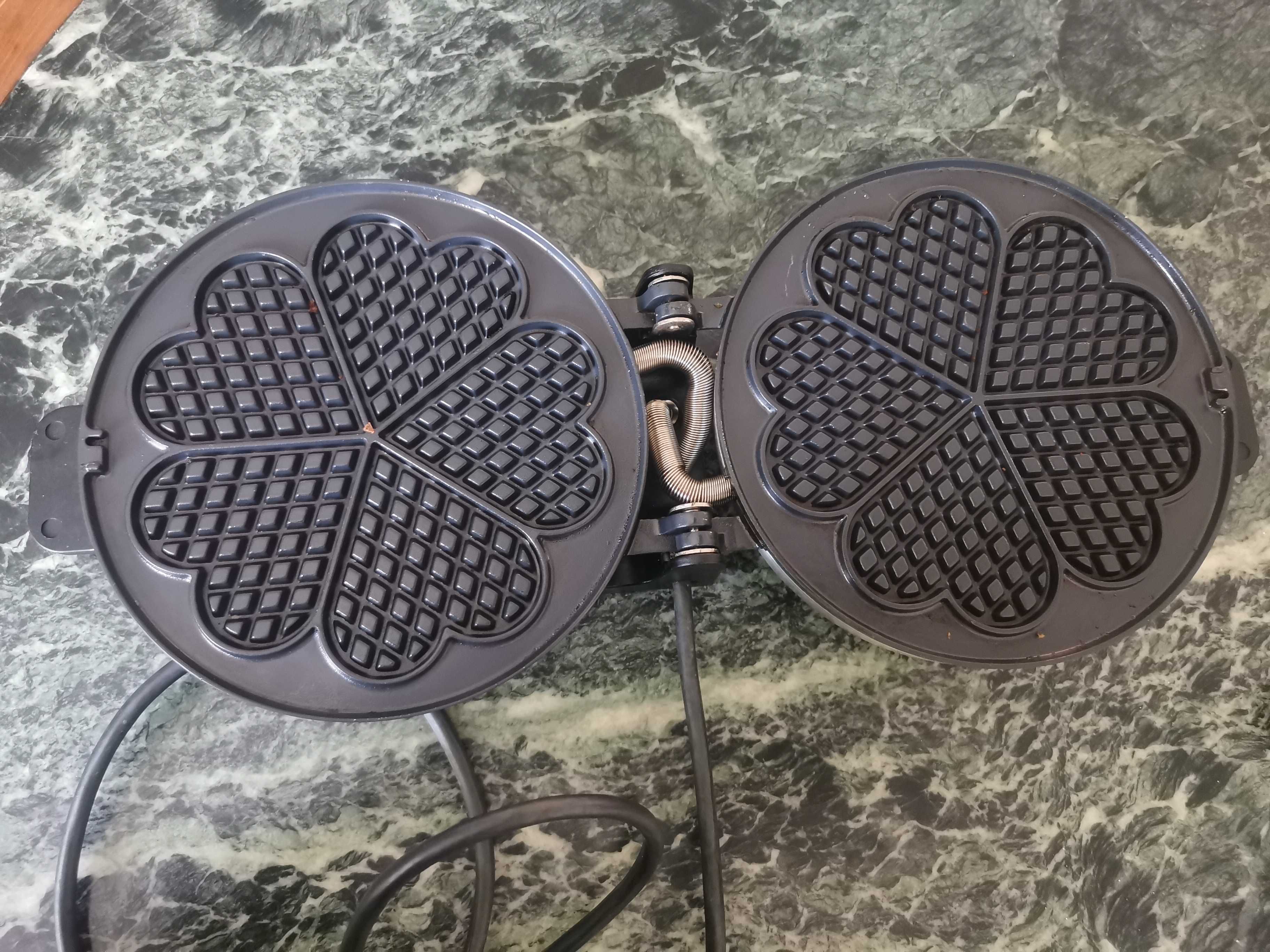 Gofrownica  serca DDR PRL w pełni sprawna model WE2 moc 1000 W