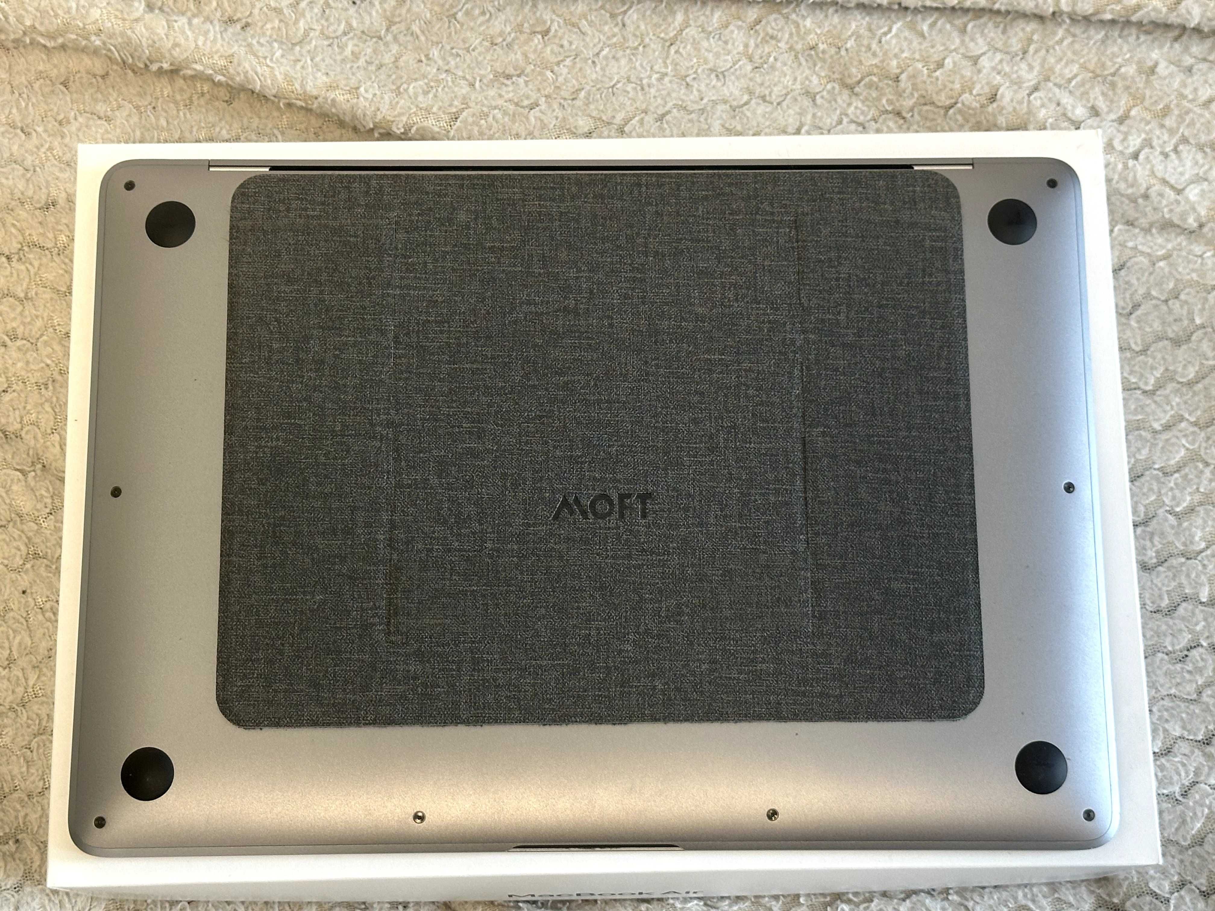 Macbook Air M1 2020, 256gb, 8gb ram + podkładka