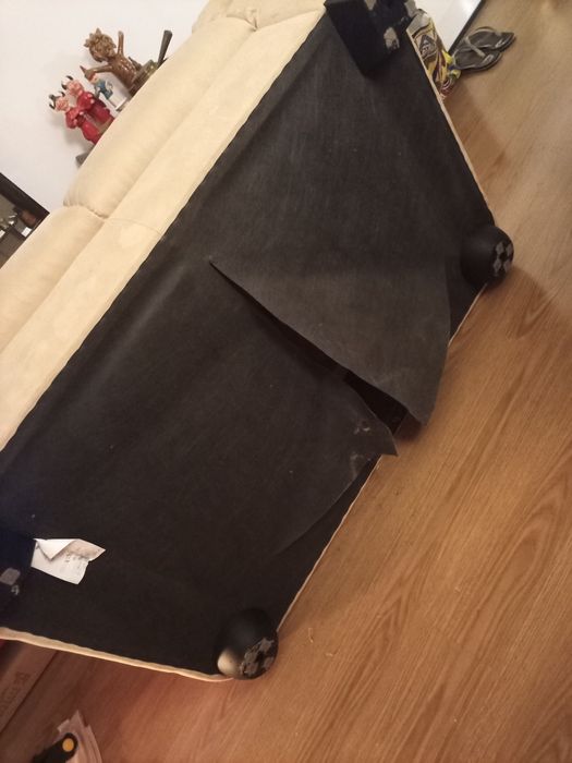 Sofá cor creme dois lugares