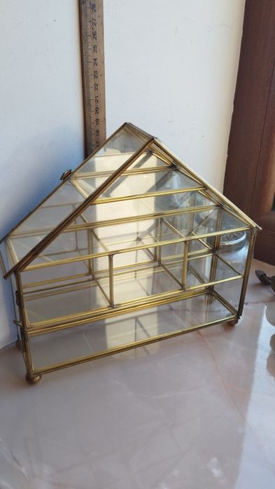 Вітрина для мініатюр.