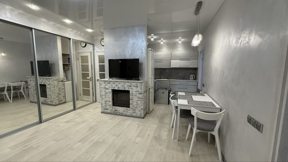 Евро двухкомнатная с ремнотом в кадоре на Сахарова