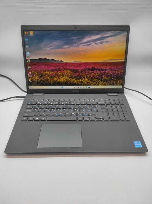 Офісний ноутбук Dell latitude 3520/SSD 256Gb/RAM 8 Gb