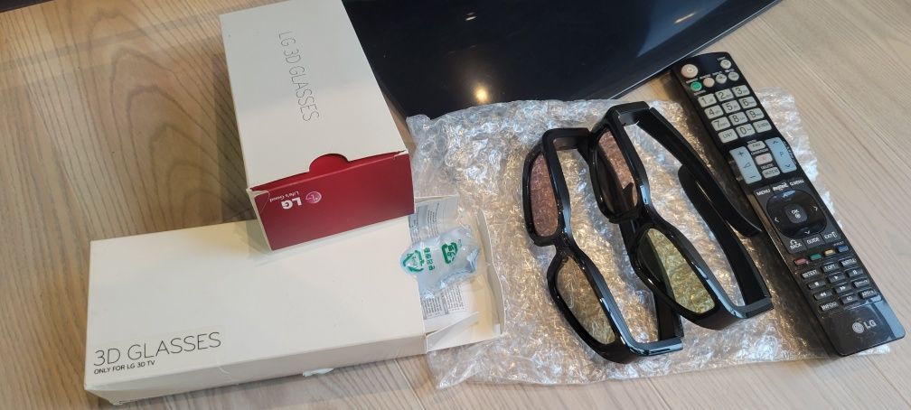 Телевизор LG 47 дюймов з 3D окулярами 47LX6500