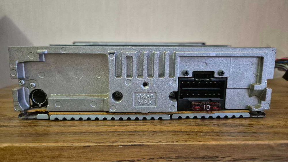 Продам автомагнітолу SONY CDX-GT210