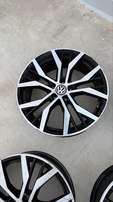 Vendo jantes 19 golf 7 gti originais!!