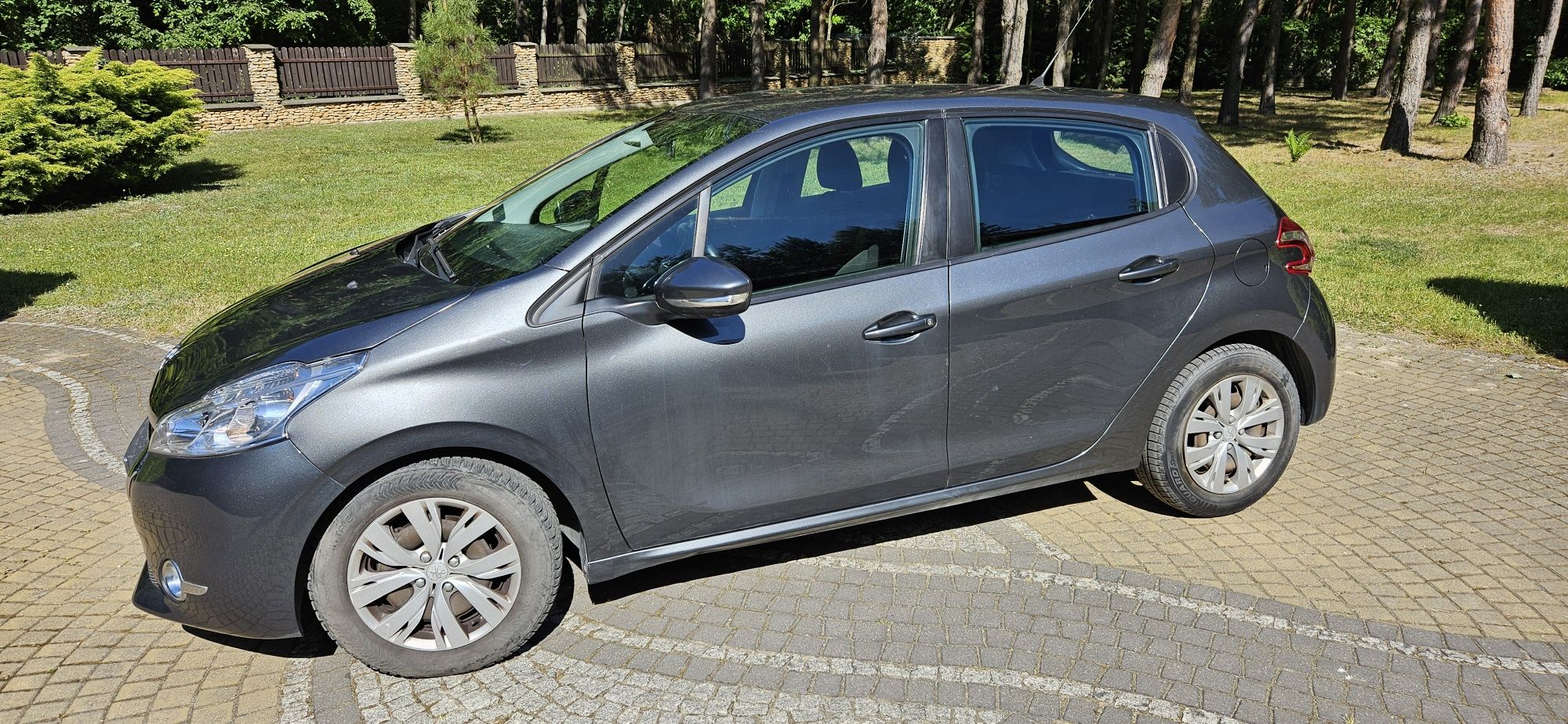 Peugeot 208 samochód  osobowy