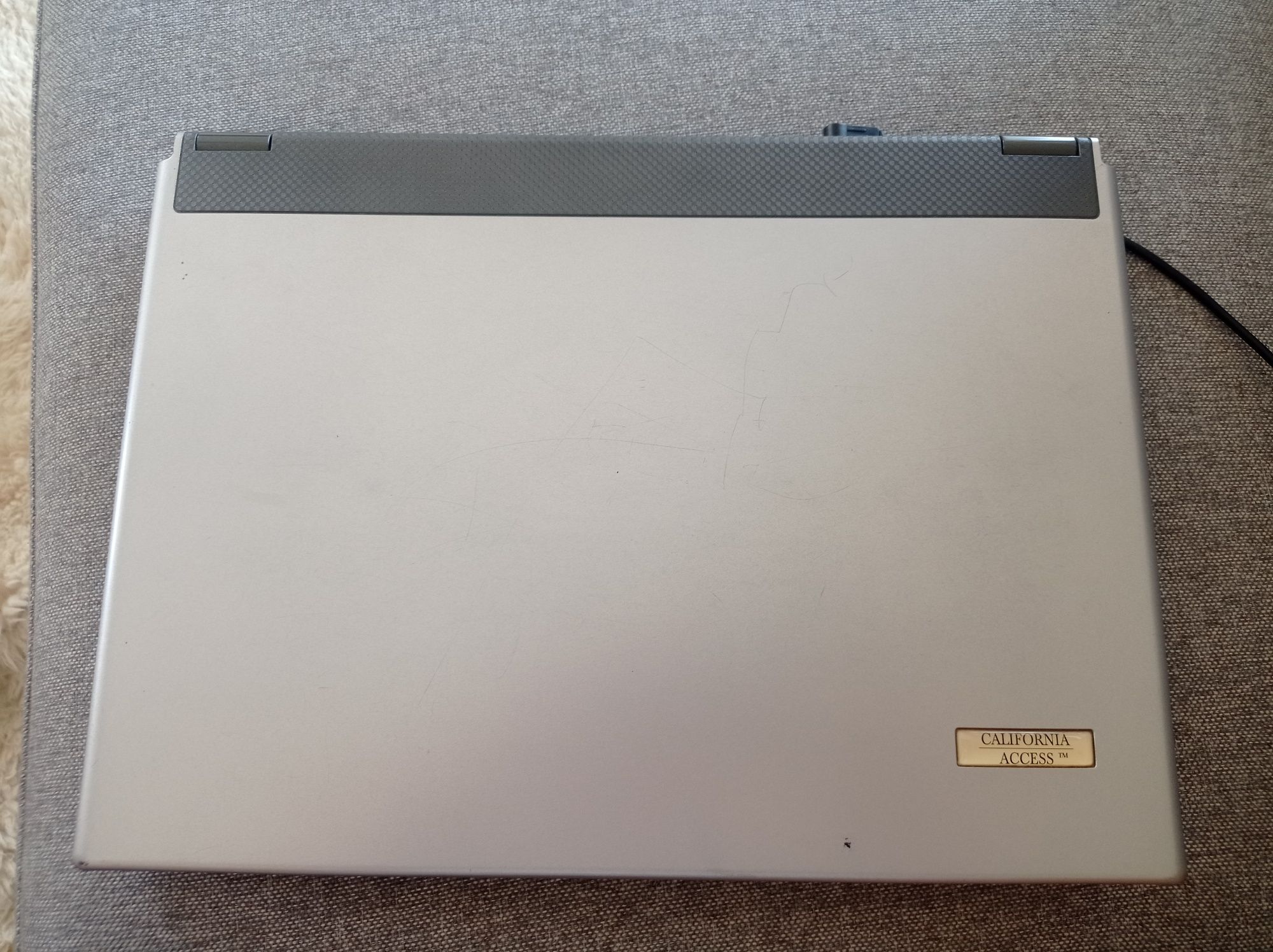 California Access Laptop 2GB Ram Dysk 250GB