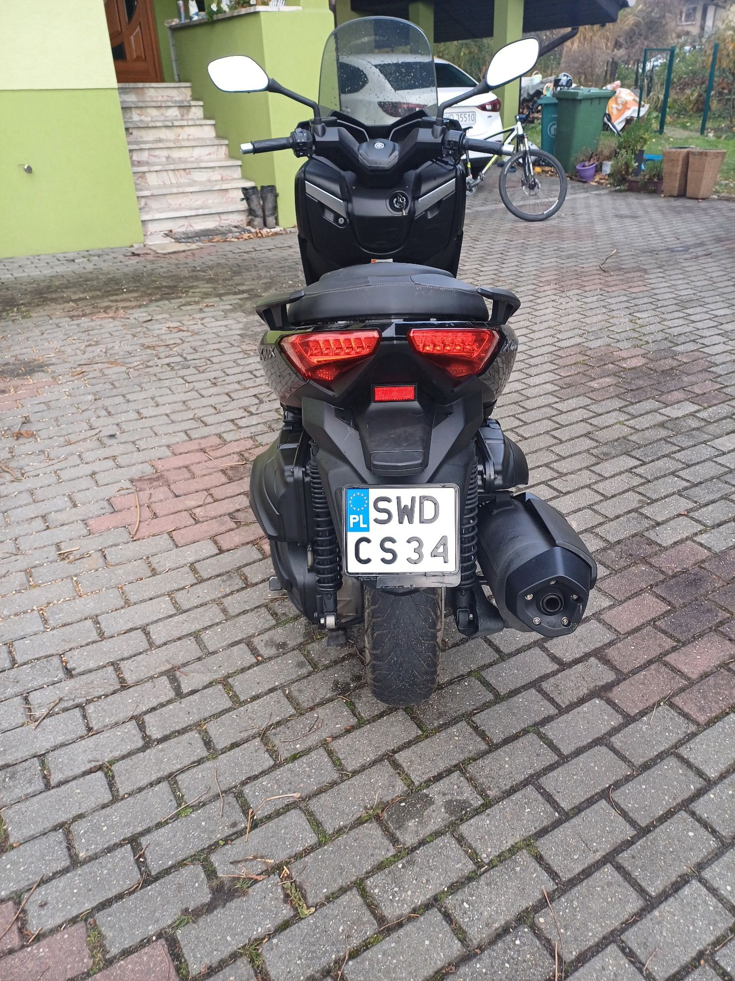 Yamaha xmax 400.