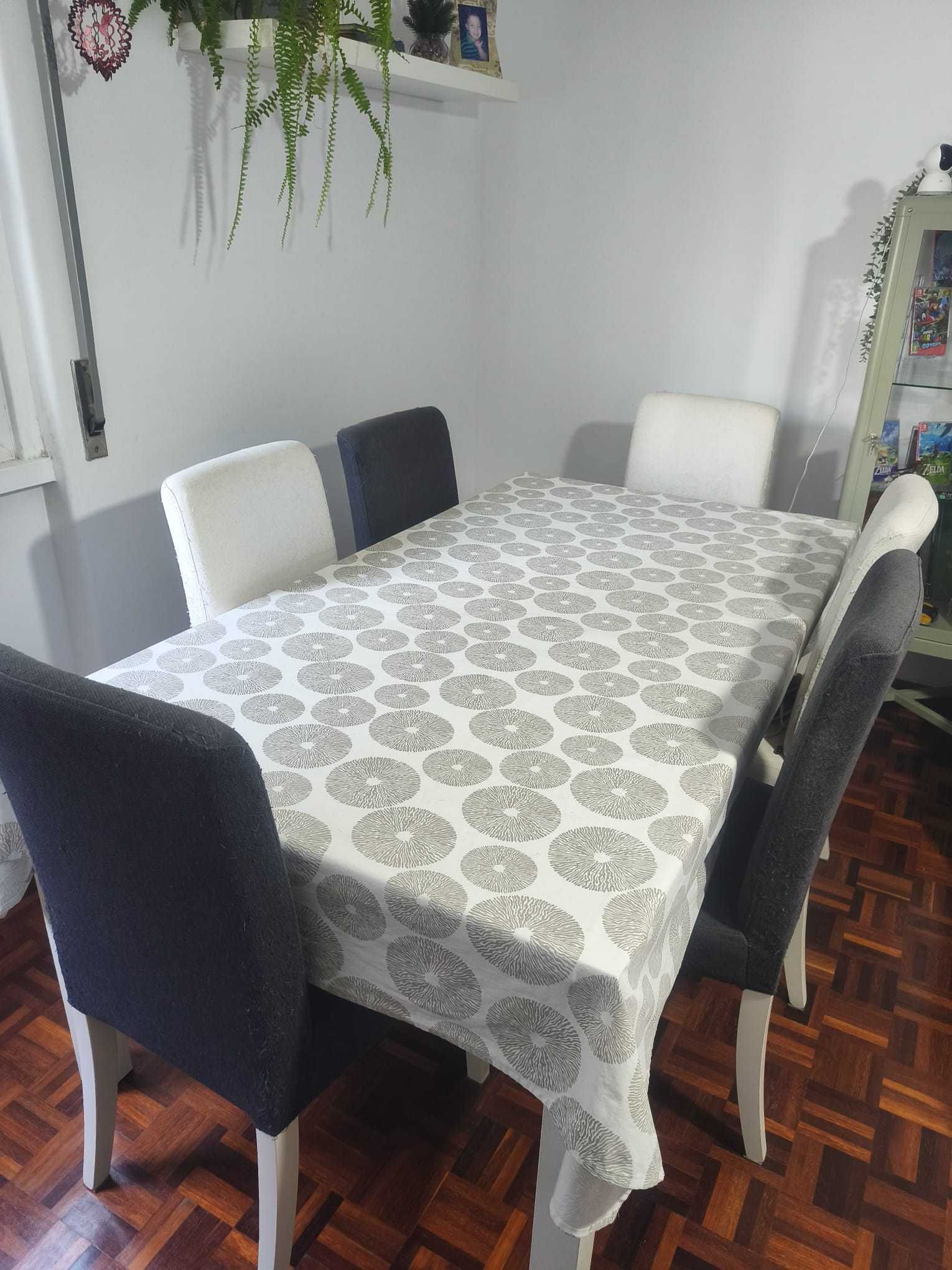Mesa de jantar extensível IKEA - como nova!