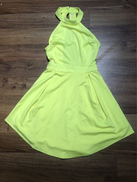 Żółta rozkloszowana sukienka krótka xs s wesele