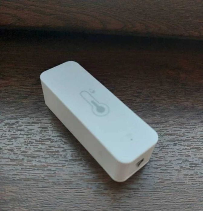 Розумний датчик температури та вологості Tuya и Smart Life WiFi re2025