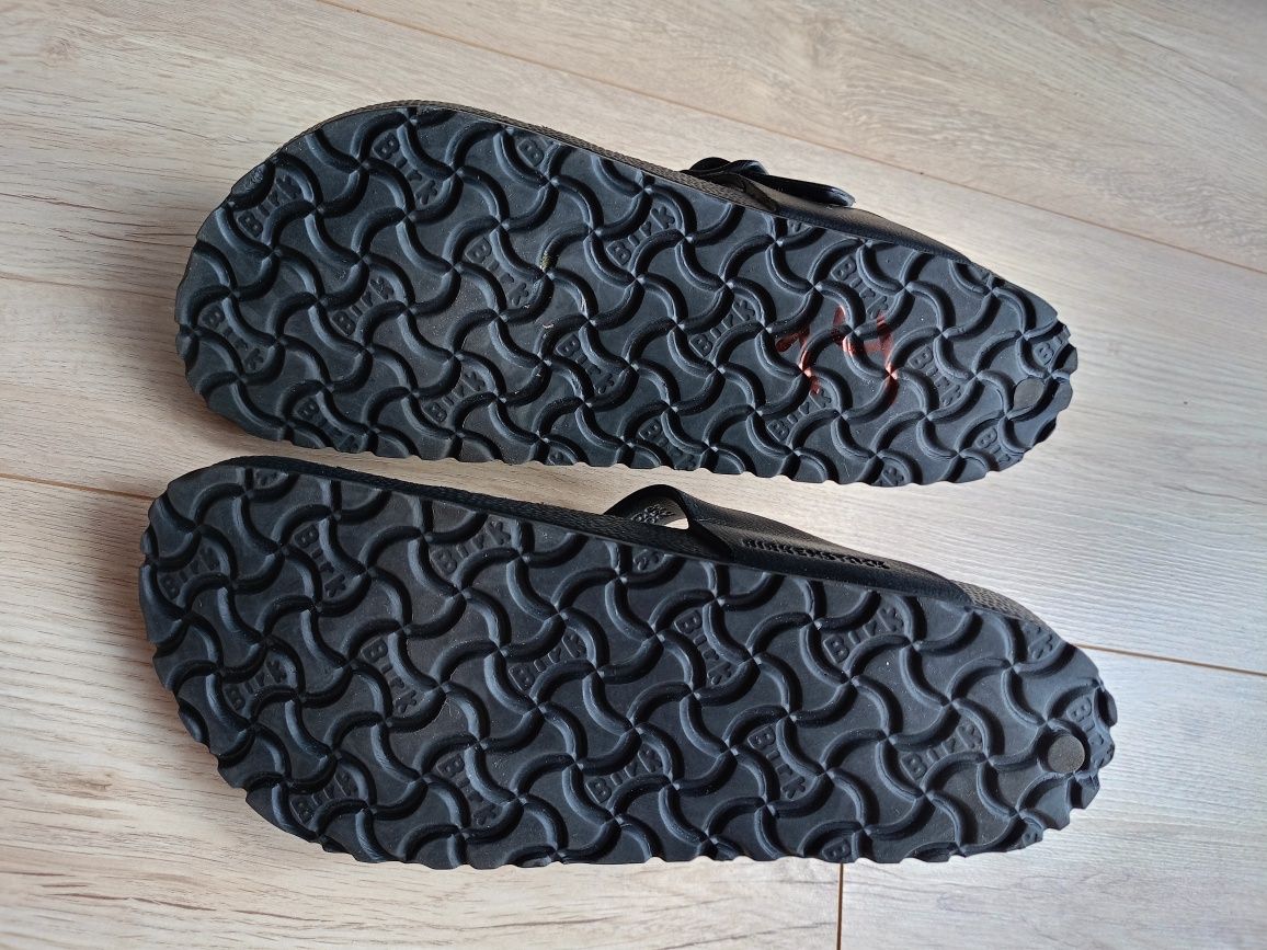 Klapki Birkenstock Gizeh EVA, rozmiar 39

Sprzedam czarne klapki Birke