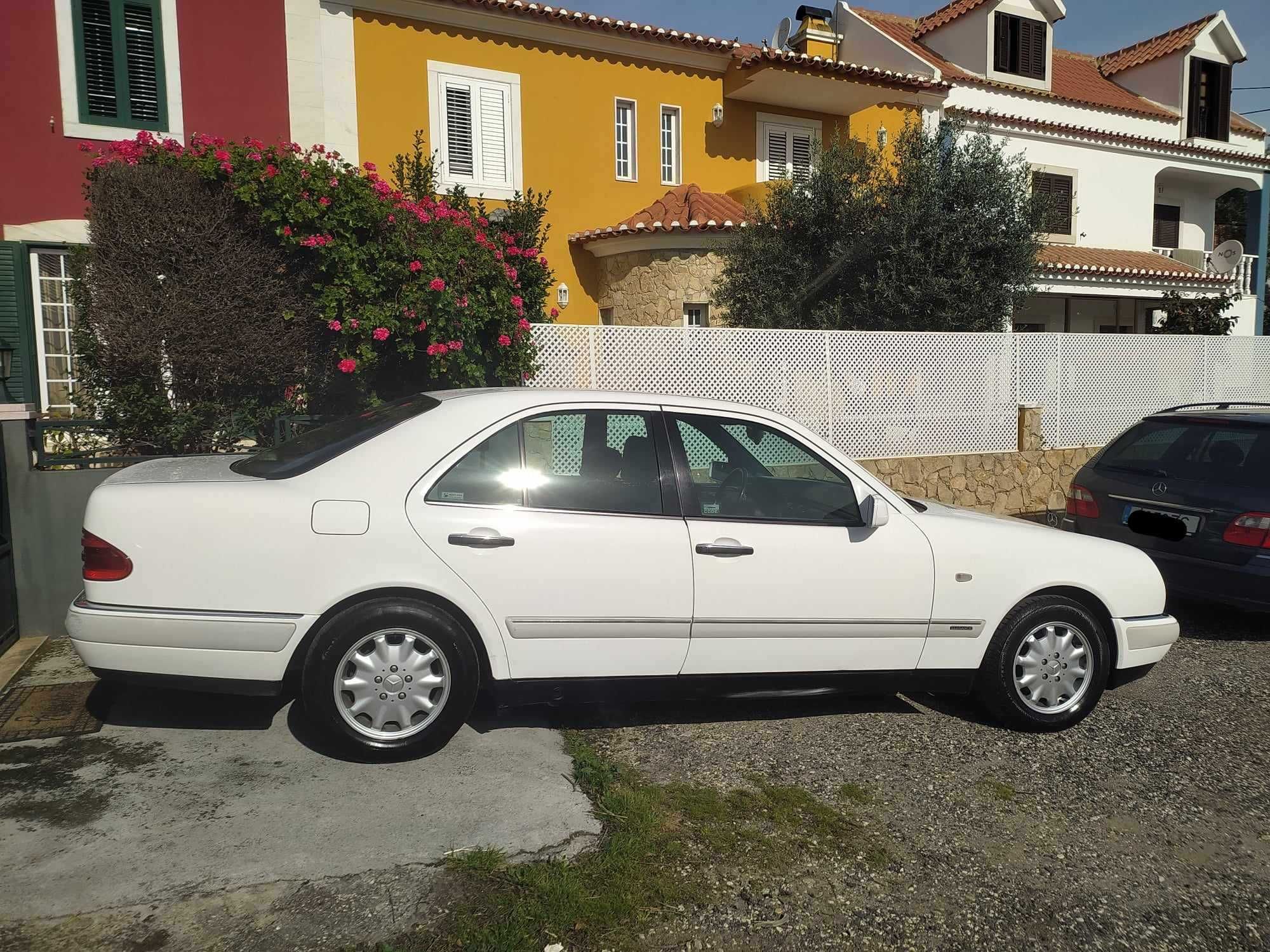 Mercedes-Benz E220 D-Elegance -1 dono Impecavel