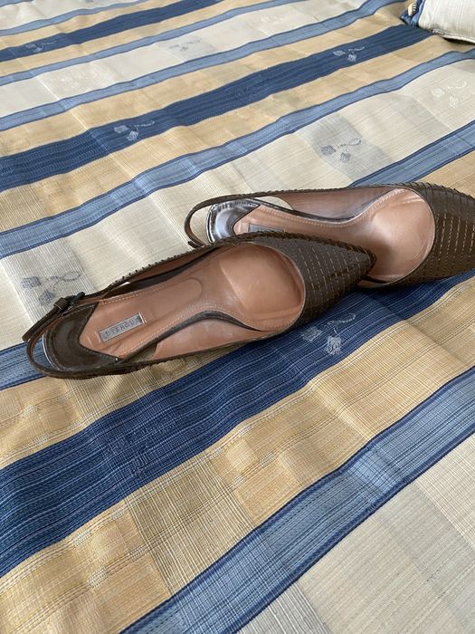 Sapatos verdes abertos atras com salto de 4cm muito elegantes