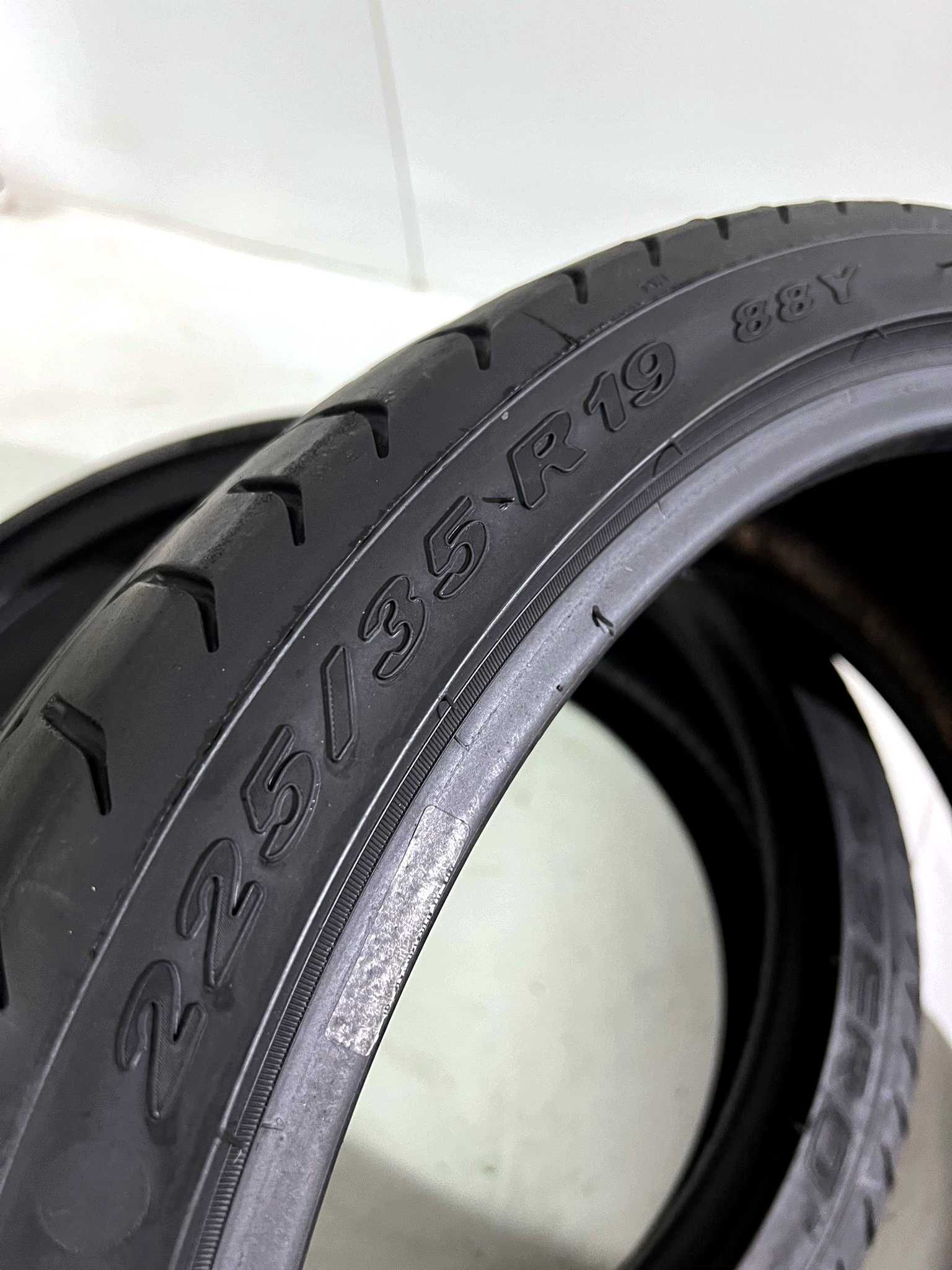 Pneus Pirelli Pzero - 225/35/19 - Excelentes