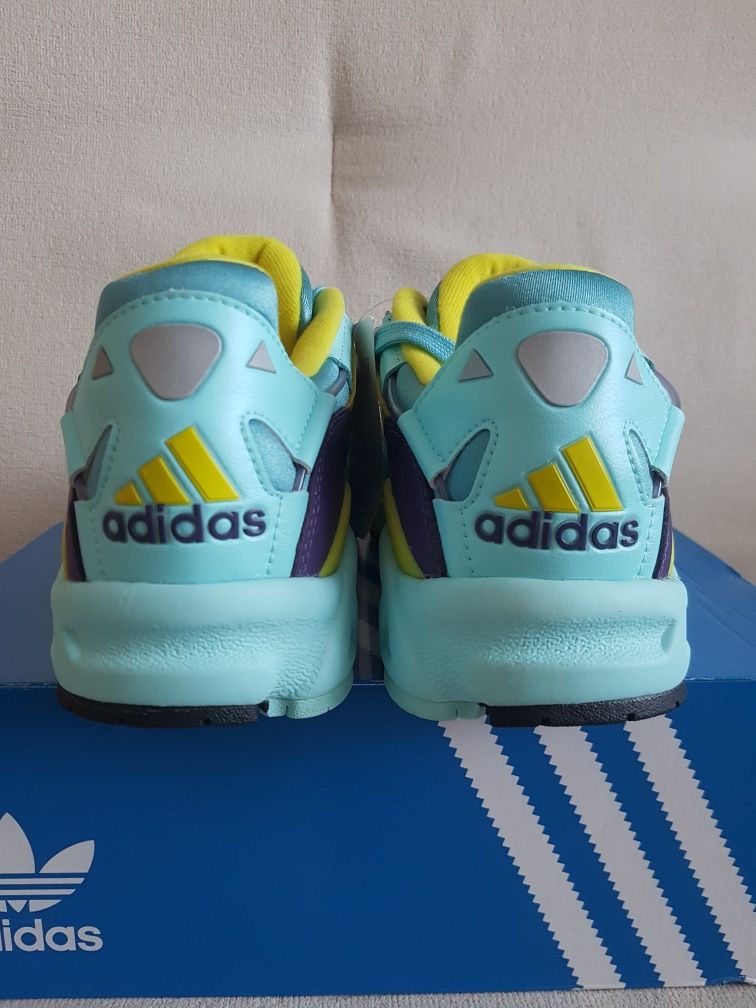 Buty sportowe damskie Adidas Torshion Lexcon.