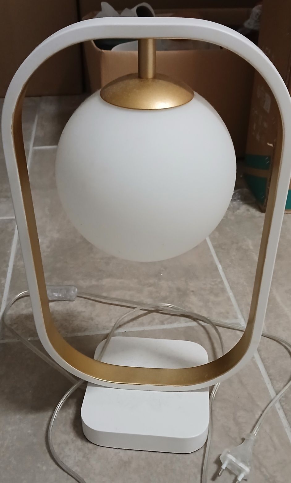 Candeeiro de Mesa Avola Branco com Dourado