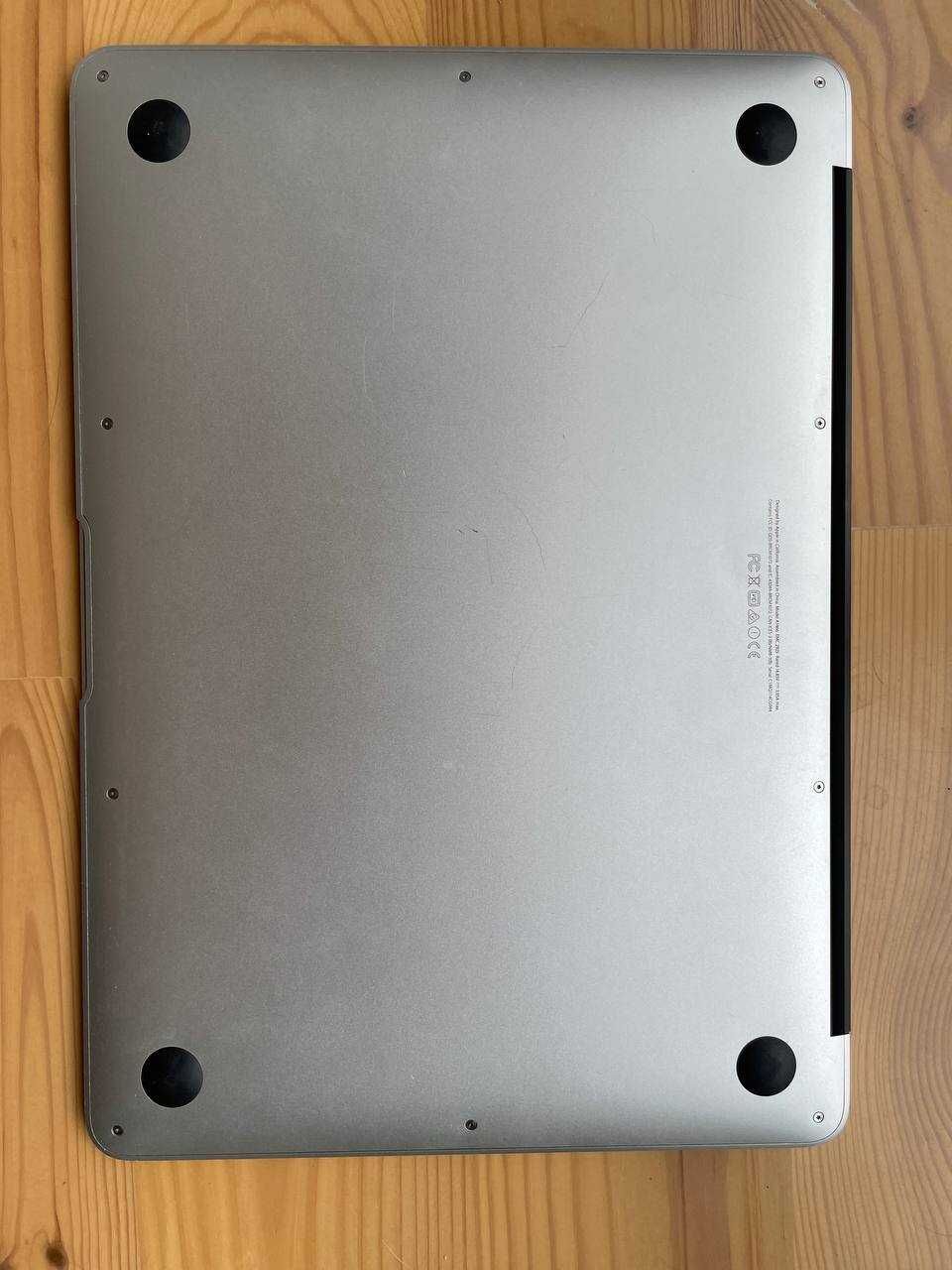 Продам Apple MacBook Air 13" 2015 i7/8GB/SSD 512GB