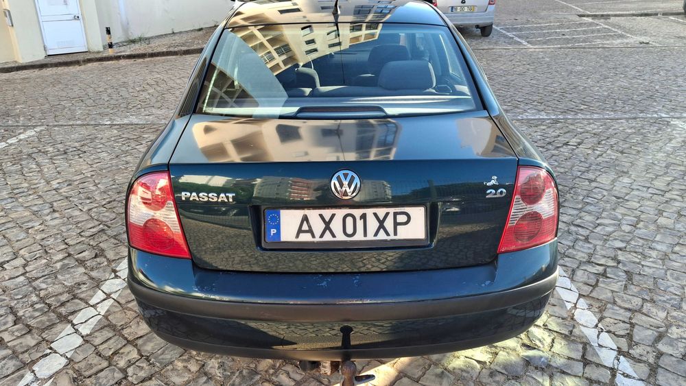 Volkswagen Passat 2.0 Sedan Comfortline 85kw/115PK Verde Pinheiro Met.