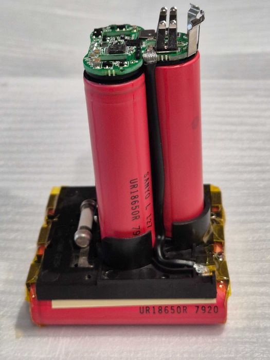 Akumulator WKŁAD PAKIET Li-Ion Bosch 10,8 V - 12 V 4 Ah GBA