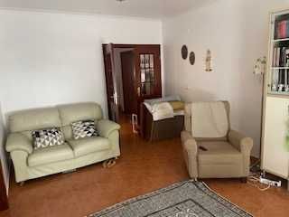 Casa como nova e bem situada