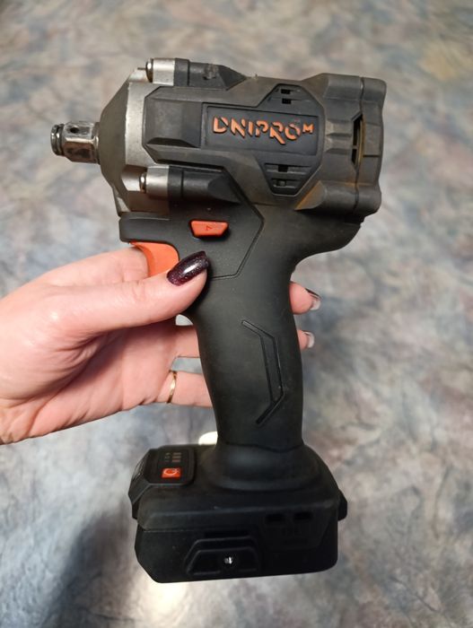 Продам сумку, дрель-шуруповерт, гайковёрт,болгарку,сабельная пила