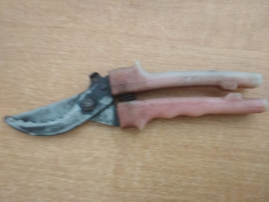 Секатор,садовые ножницы бу.
