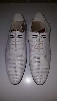 Белые мужские кожаные туфли Bascоni