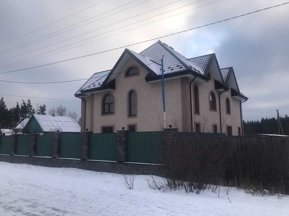 Будинок з власним виходом до озера.