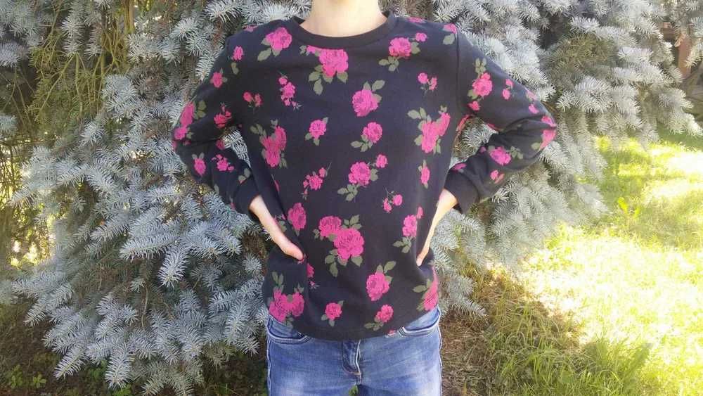 czarna bluza w kwiaty 134/140
