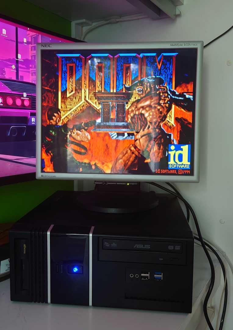 Retro PC z Windows XP, 128 SSD, DDR 512MB, GeForce2 AGP MX400.