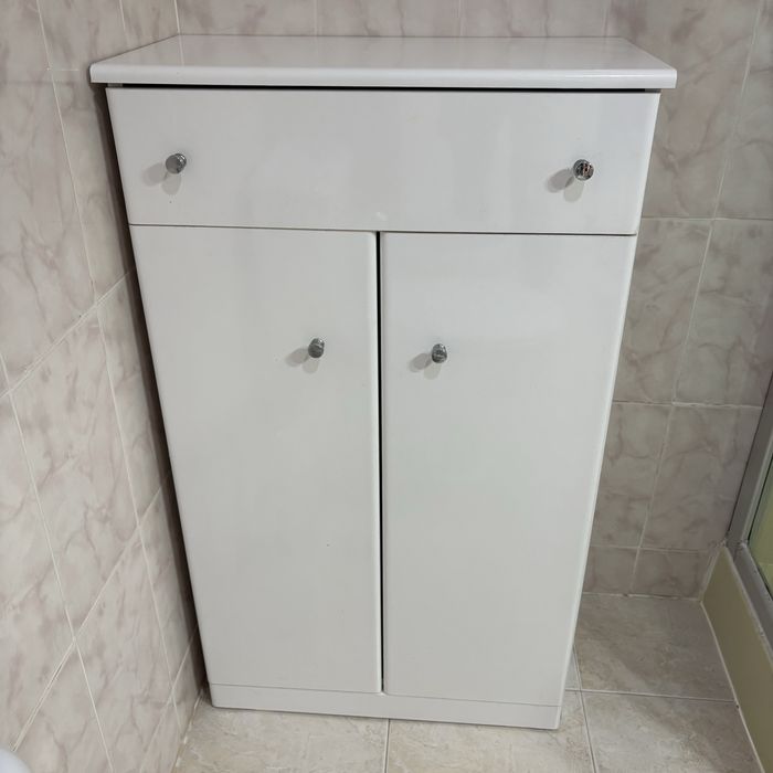 Móvel Branco Sapateira em bom estado