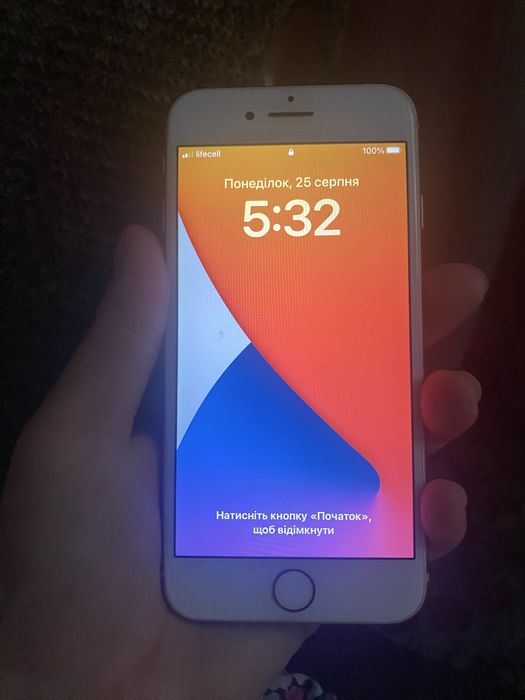 Продам айфон 8 в гарному стані