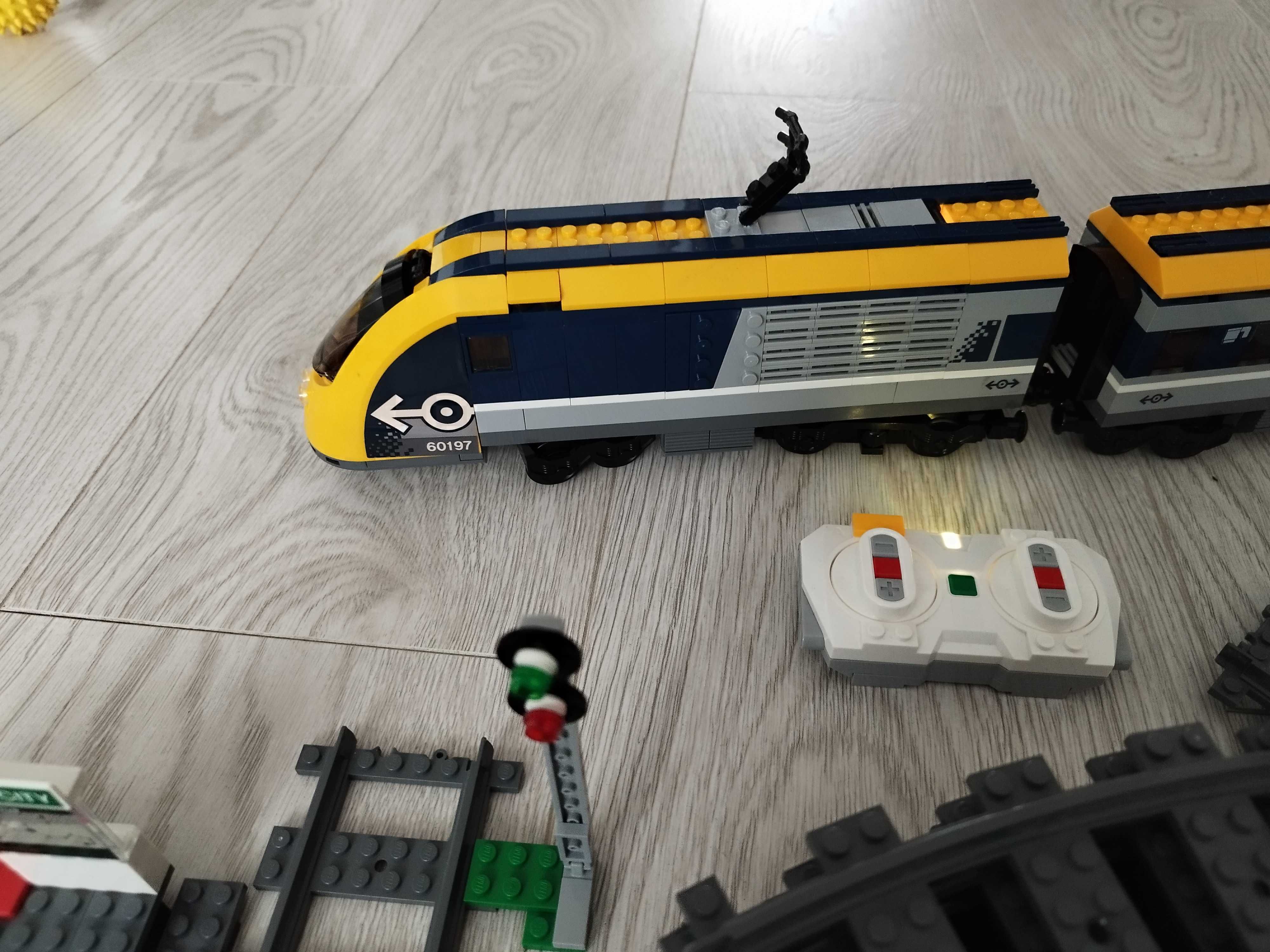Lego 60197 pociąg pasażerski plus dodatkowe tory i zwrotnice
