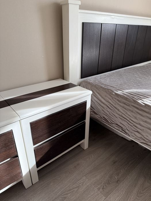 Двоспальне ліжко з масиву, матрац Vegas та 2 тумби